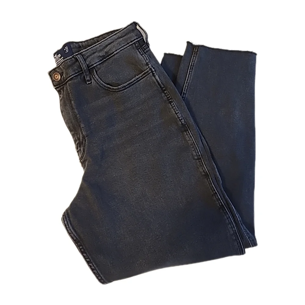 Hollister Ultra High Rise Mom Stretch Black Distress Hem Jeans 15R W32 L27 EUC